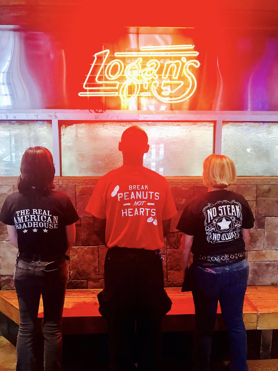 LogansRHCareers's tweet photo. Cool shirts and a great job. You really can have it all!  #teamlogans https://t.co/BtLKjlweHd