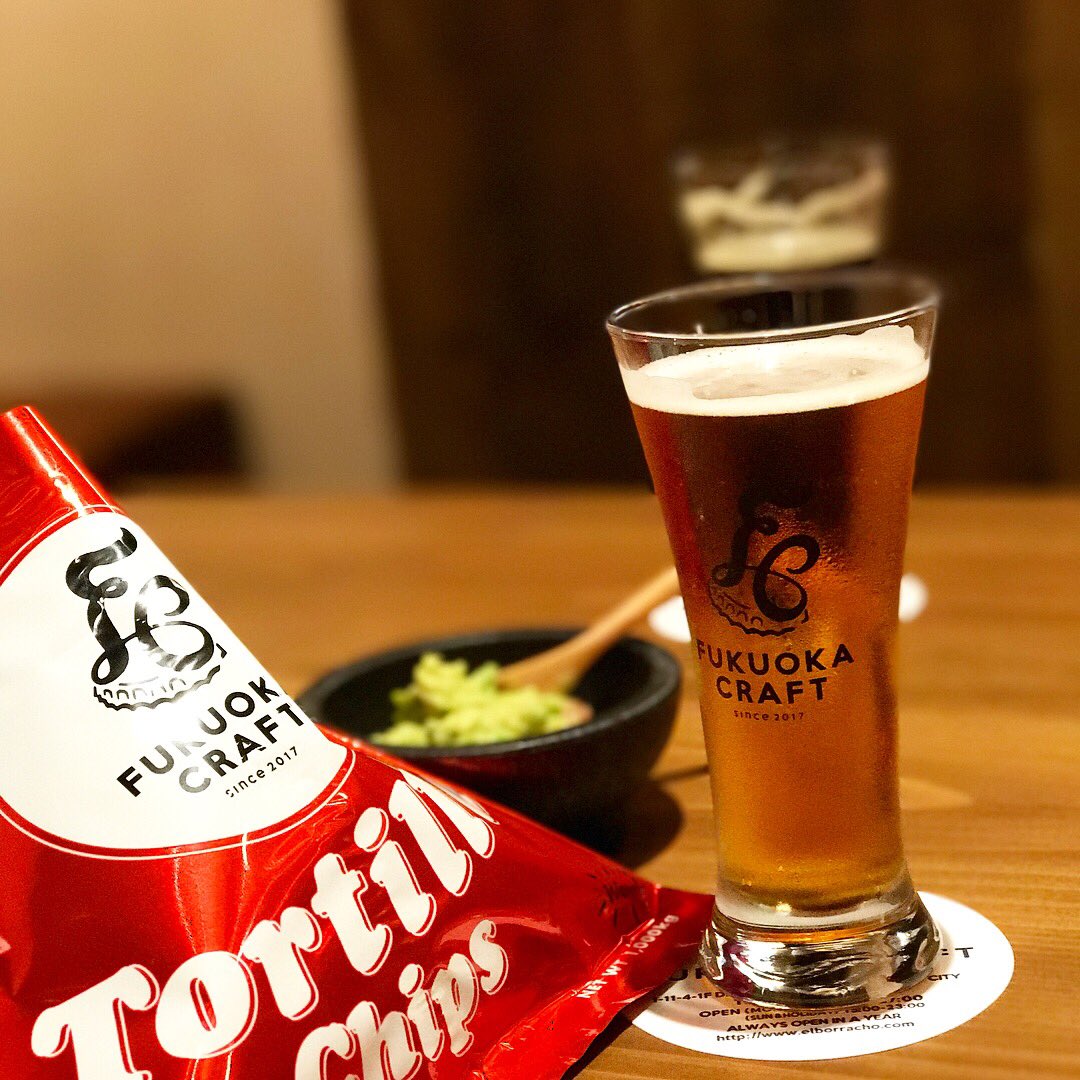 akidora's tweet photo. すーさんとこのFUKUOKA CRAFT!
メロンビールごちそうしてもらいました😀女子を酔わせるのに最適なビール。美味いし飲みやすいけど意外に度数ある😀
#晩ごはん #craftbeer #fukuokacraft #melonbeer #bbq https://t.co/OMtW7ncVSt
