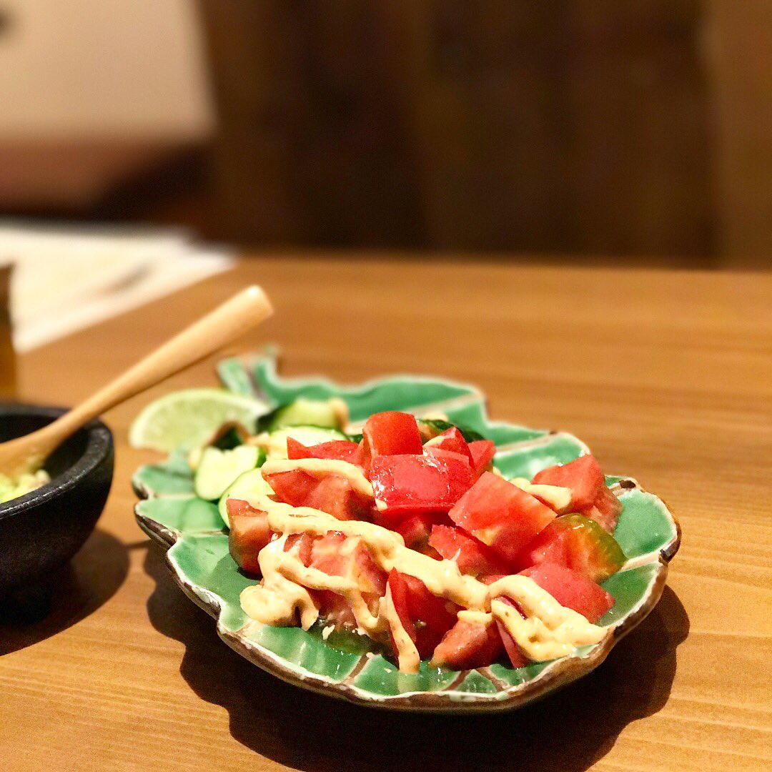 akidora's tweet photo. すーさんとこのFUKUOKA CRAFT!
メロンビールごちそうしてもらいました😀女子を酔わせるのに最適なビール。美味いし飲みやすいけど意外に度数ある😀
#晩ごはん #craftbeer #fukuokacraft #melonbeer #bbq https://t.co/OMtW7ncVSt