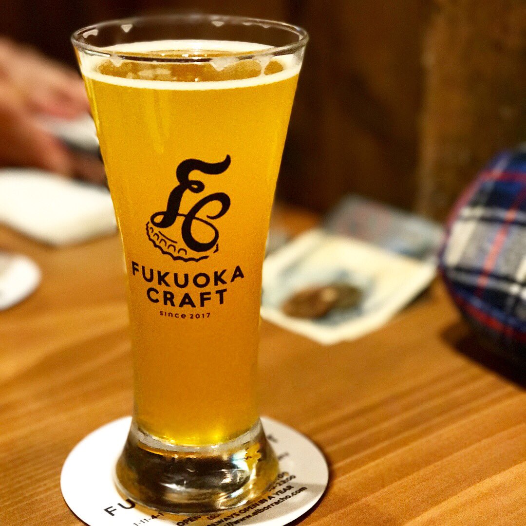 akidora's tweet photo. すーさんとこのFUKUOKA CRAFT!
メロンビールごちそうしてもらいました😀女子を酔わせるのに最適なビール。美味いし飲みやすいけど意外に度数ある😀
#晩ごはん #craftbeer #fukuokacraft #melonbeer #bbq https://t.co/OMtW7ncVSt