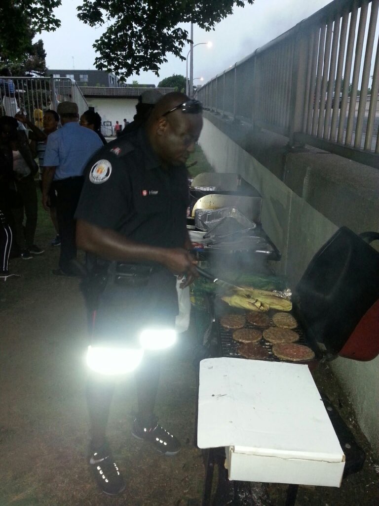 TPSCoop's tweet photo. Unity Over Violence was a success. #lawrence Heights #Community Engagement @TorontoPolice @TPS32Div @NH32B @JoshColle https://t.co/WUsc32ccd2