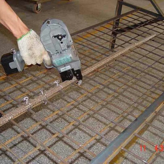Indazakhan's tweet photo. مسدس سلك رباط لتسريع عملية ربط حديد التسليح 
#هندسة #مهندس #engineering #civilengineering  #engineer https://t.co/BJIIrNa692