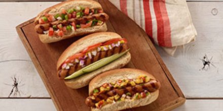 FarmPromise's tweet image. Celebrate #NationalHotDogDay with our #noantibioticsever franks in our #delicious Chicago Style #recipe: bit.ly/2t28Q3S.