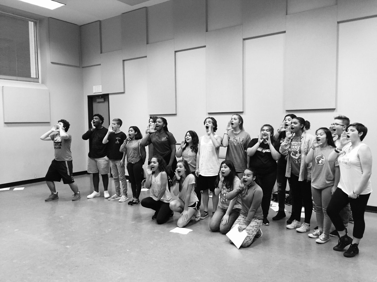 LessacVoice's tweet image. Lessac Practitioner @MichaelM_Actor leading a #Lessac workshop for @tutshouston  Humphrey School of Musical Theatre. #voice #theatre #actor