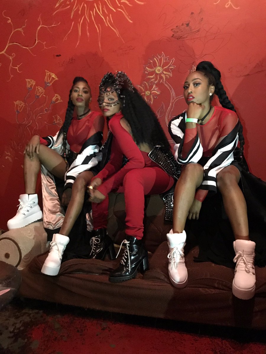 DawnRichard's tweet photo. thank you nyc. sold out and sung every word. i love you https://t.co/VfmOdUghFM