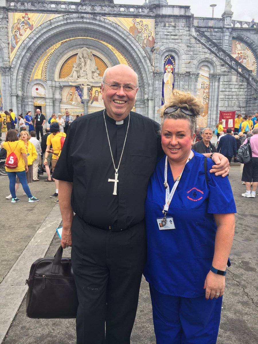 h17loc's tweet photo. Selfie this morning with the Archbishop after the #grottomass #liverpooltolourdes @Mazza_bulli https://t.co/34wbmaC81n