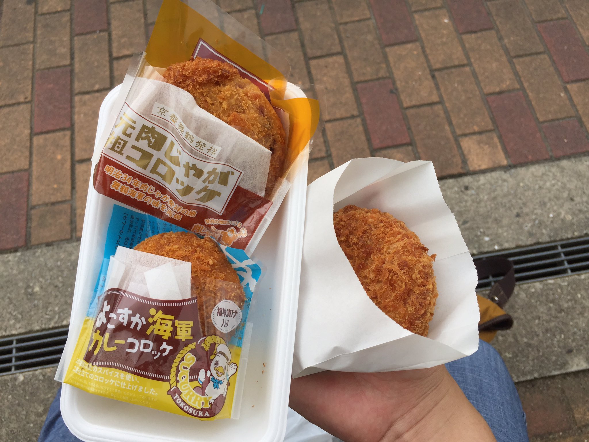 なぐも 1 16艦隊名古屋a01 坂井精肉店で肉じゃがコロッケ食べにきました お店のおばちゃん僕のこと覚えてて 艦これのお客さん 漫画持っていっぱい来てくれるのよ って ニコニコしながら話してくれました T Co Frjdeovqts Twitter