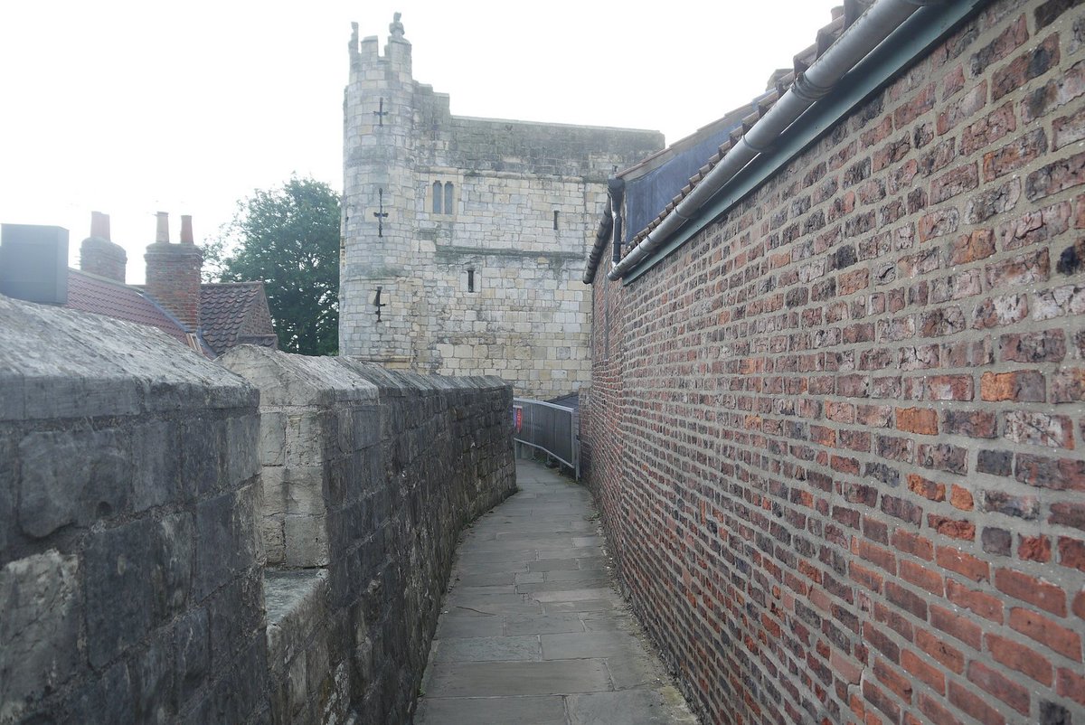 Yorkshire2018's tweet photo. Please see our tourist guide https://t.co/qXRTlZlCXi for info of all hotels, shops, events, attractions and general information about York https://t.co/UyIN2rSwNe