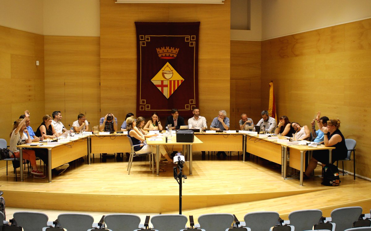 lonzeinfo's tweet photo. PP i el PSC voten junts contra el referèndum https://t.co/8ZaYxHBV2A #CaldesdeMontbui #Referèndum #PlaçaPauSurell https://t.co/B7yOepovMg