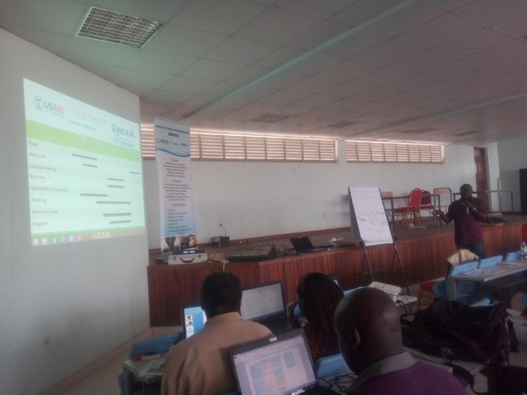 SohicR's tweet photo. Dr. Theoneste presenting on #PublicMobilisation to be followed during #Demosite2017
For the future @OneHealthW 
#onehealth
#onehealthwork https://t.co/BKv1XIaKDh