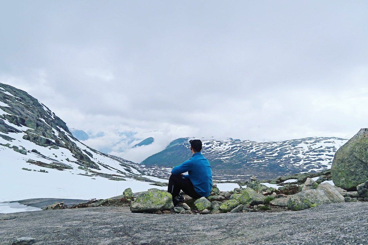 TheRoadTripGuy's tweet photo. 2 monts ago at 6 AM hiking the Trolltunga as part of my 25.000 km road trip. #Hike #hike #Norway #norgen #noorwegen #berg #roadtrip #Travel https://t.co/gBgHNPb4YL