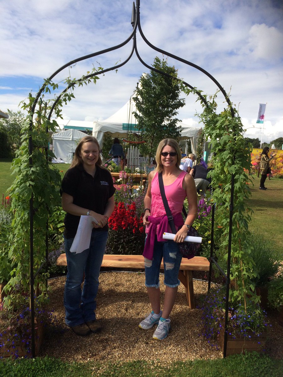 vikkibrooks_VA's tweet photo. Compulsory photo with our wonderful @NortonPriory garden #RHSTatton @iggyquiggy2 https://t.co/BN4dpyqAb5