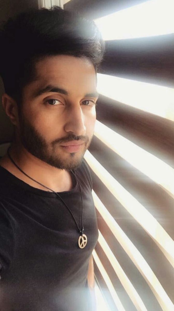 jassi_gil's tweet photo. 😃Tujhe na dekhoon toh chain mujhe aaata nahi hai😘
💖Ik tere siva koi aur mujhe bhaata nahi hai😍 @jassi1gill 
Always love u💞 https://t.co/D4ylJ3KnnJ