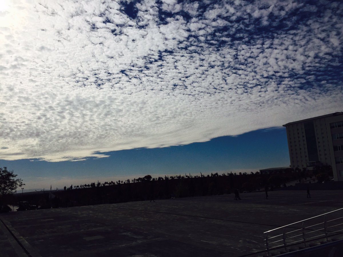 Geçen sene bu gün uyandığımda okulsuz bir öğrenciydim. Bunun ağırlığını yaşamayan bilmez. Seni özlüyoruz Zirve. İz bırakanlar unutulmaz