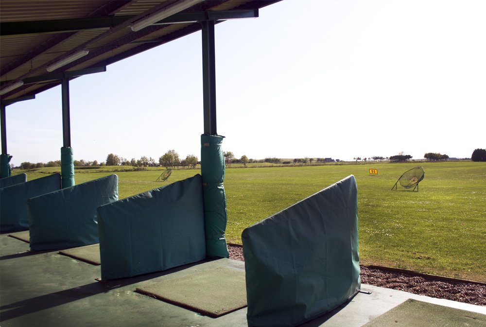 SkegnessGolf's tweet photo. Rain doesn't stop play @SkegnessGolf Play our indoor golf simulator or practise on our driving range. We sell waterproofs in our shop too. https://t.co/fuTgwJyqep