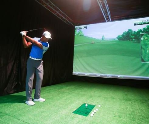 SkegnessGolf's tweet photo. Rain doesn't stop play @SkegnessGolf Play our indoor golf simulator or practise on our driving range. We sell waterproofs in our shop too. https://t.co/fuTgwJyqep