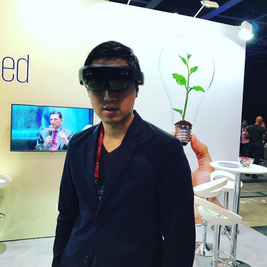 ProfessorSaving's tweet photo. Augmented reality at Rise Conference KPMG Professor Savings brings you great money quotes and be sure to view our … https://t.co/hD9se94uEX https://t.co/bRrTIzKEAa