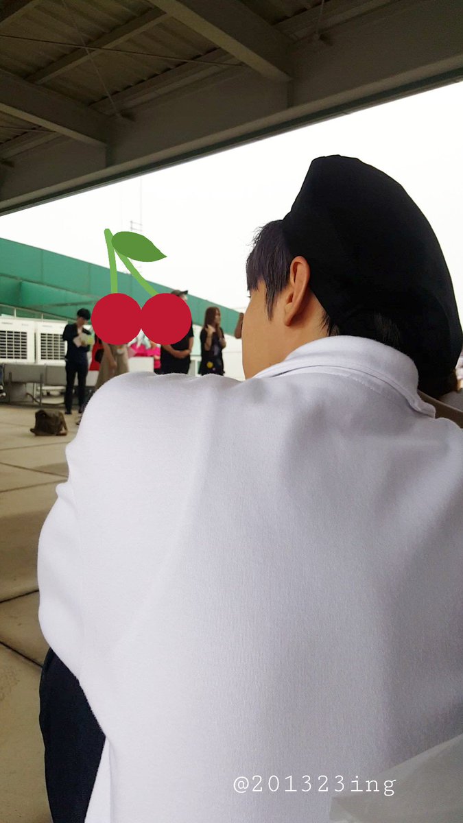 201323ing's tweet photo. 도영...... 내 눈 앞에서 움직여 https://t.co/mAEiuK6mZT