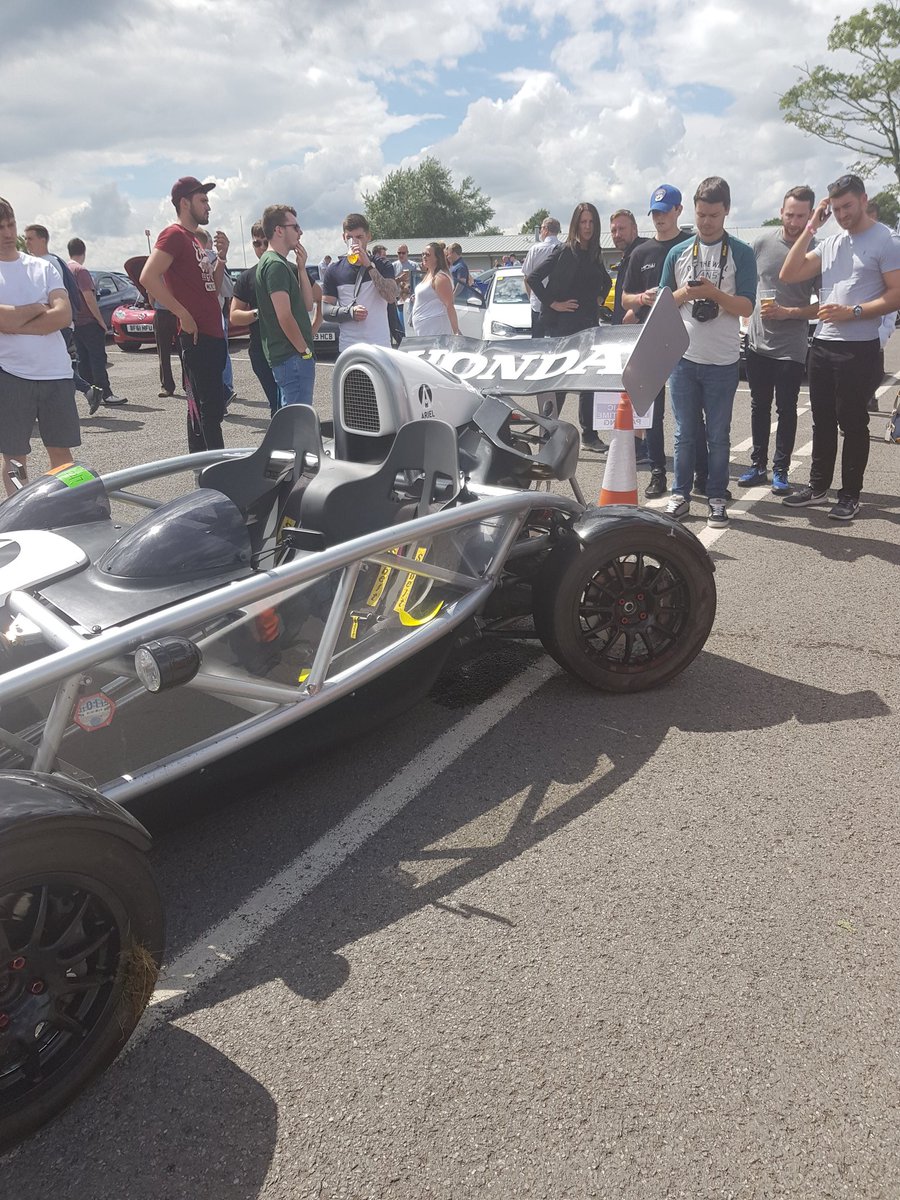 NatalieBellaa's tweet photo. @forrestn290 @ArielMotorCo @rage_motorsport That poor atom https://t.co/IP6HOJ1kUF