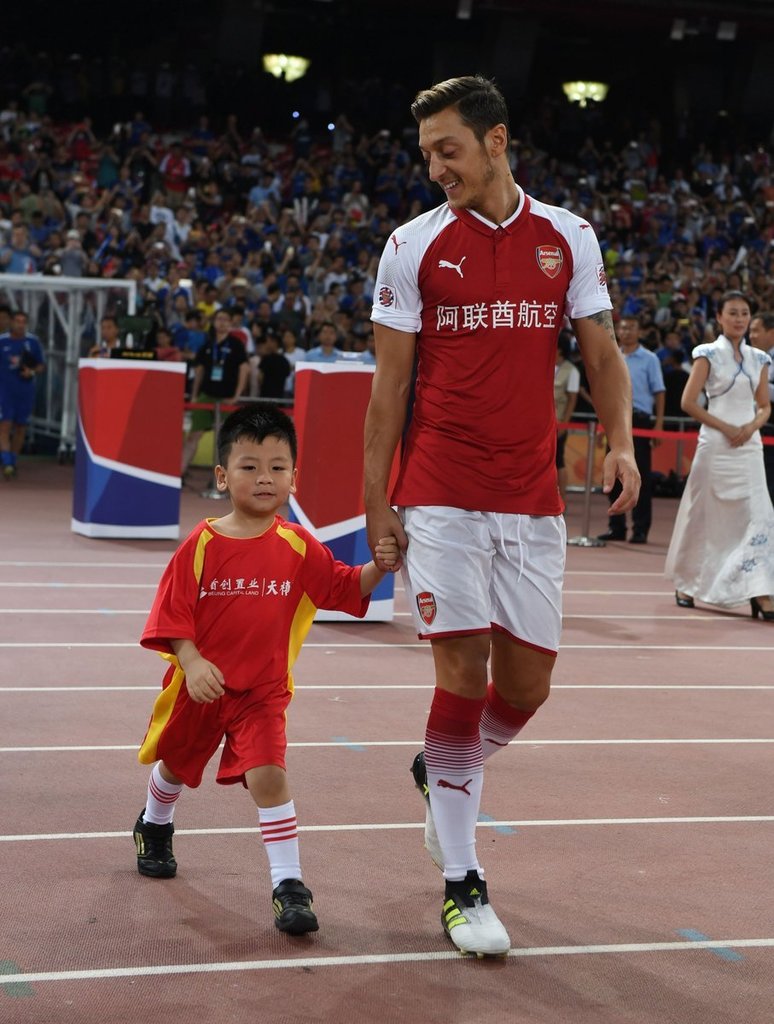 arsenal_ball's tweet photo. 〽️😃

#ArsenalinBeijing 🇨🇳  #arsenal https://t.co/v3IXQtHyzO