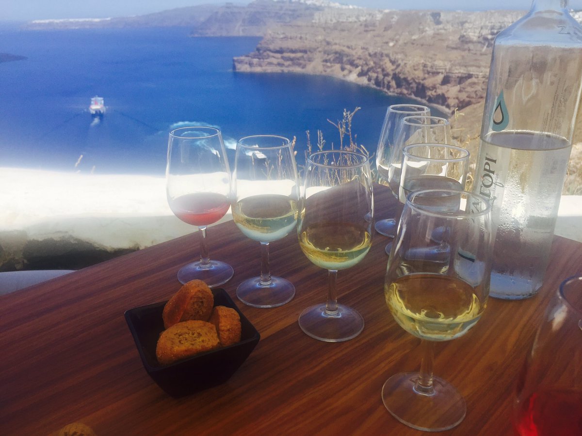 CaroleGayard's tweet image. Wine tasting for the last day !#santoriniwine #delicious #assyrtiko @VenetsanosWines