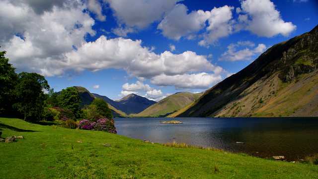 LucyofAmbleside's tweet photo. Incredibly lucky to have these views on our doorstep! We will have to start walking won't we @LakesWalksTalks? 😂😍 @MadeinCumbria https://t.co/1BqkOPN2la
