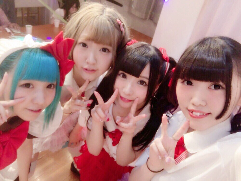 maid_ichigo's tweet photo. 💖卒業式の写真❤️

みんな保存してーっ✨ https://t.co/pb5B1aabJT