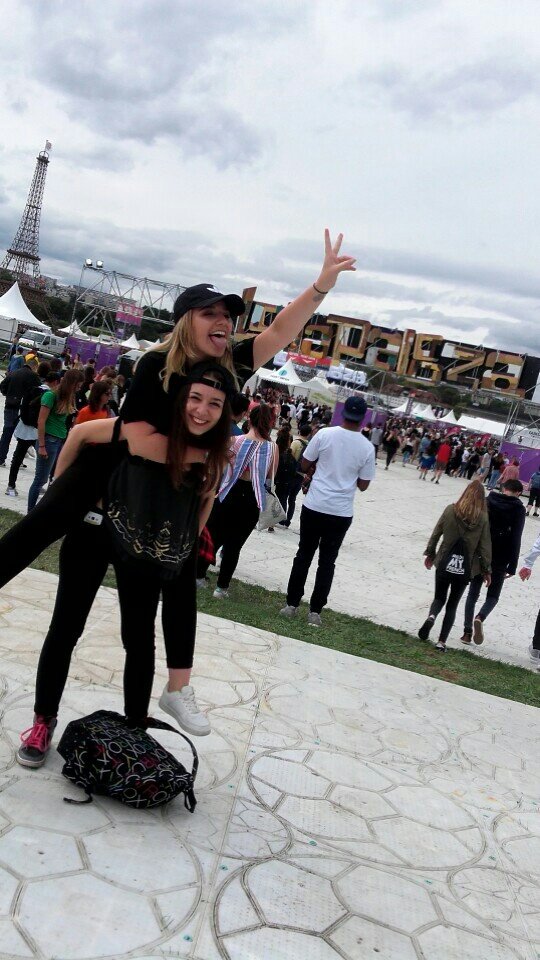 xogirl___'s tweet photo. #LollapaloozaParis à jamais gravé dans mon cœur ♡ https://t.co/VnWzMbLkKY