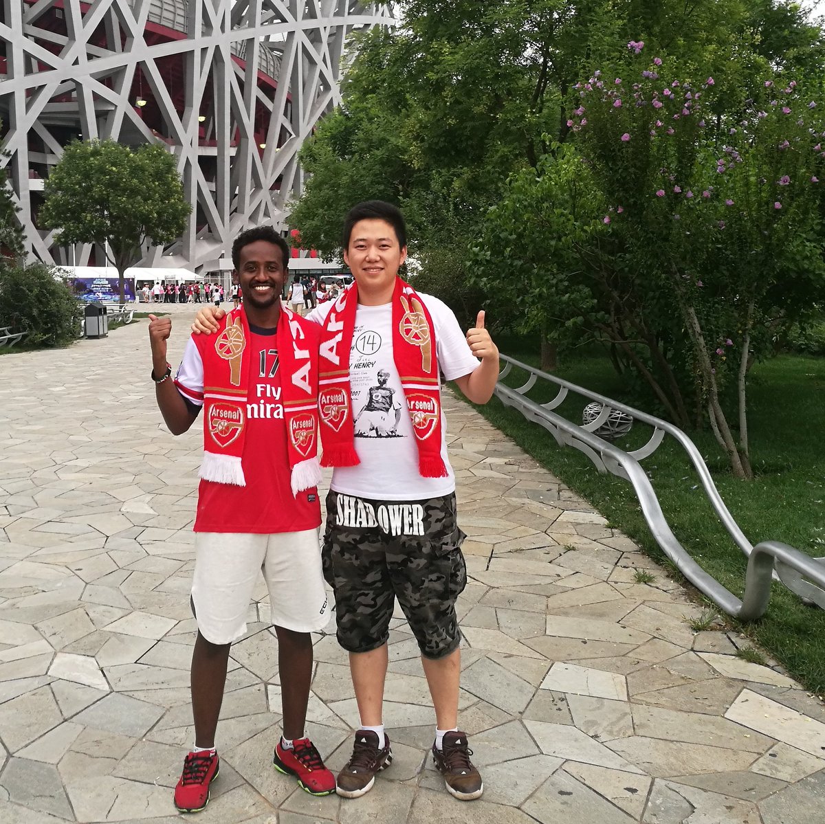 obsiiye4's tweet photo. #ArsenalInBeijing Greatest moment in the tour so far?? #Good vibes in Beijing https://t.co/iPRwSXmO8h