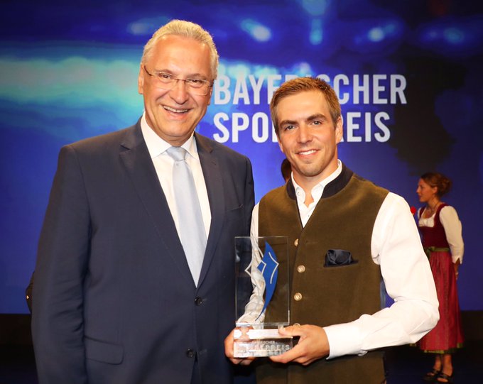 View image on Twitter