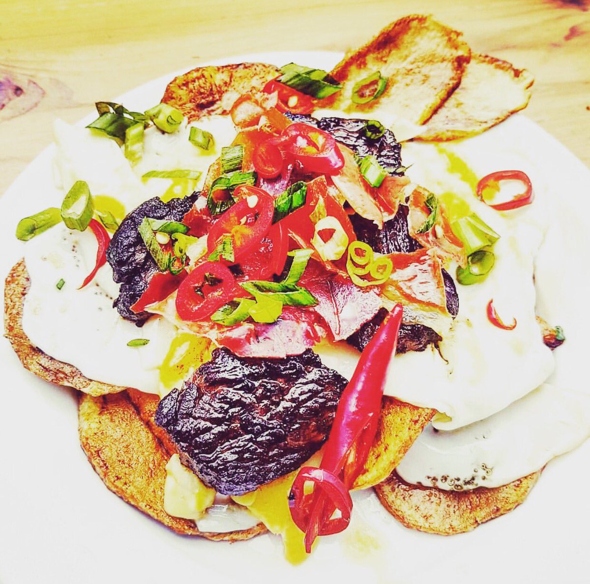 threeeightfour's tweet image. Our Huevos Rotos, nothing dainty about this. Eggs, fried potato, @Jones_HerneHill steak, @Brindisa jamon, spring onion, fresh chillies 🍳🥔🐄🐖🌶