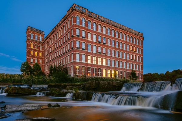 FuturePaisley's tweet photo. Did you know Paisley has the most listed buildings in Scotland outside Edinburgh? See some more fun facts here https://t.co/v4bhkfUrlw https://t.co/bsgbmsMEWp