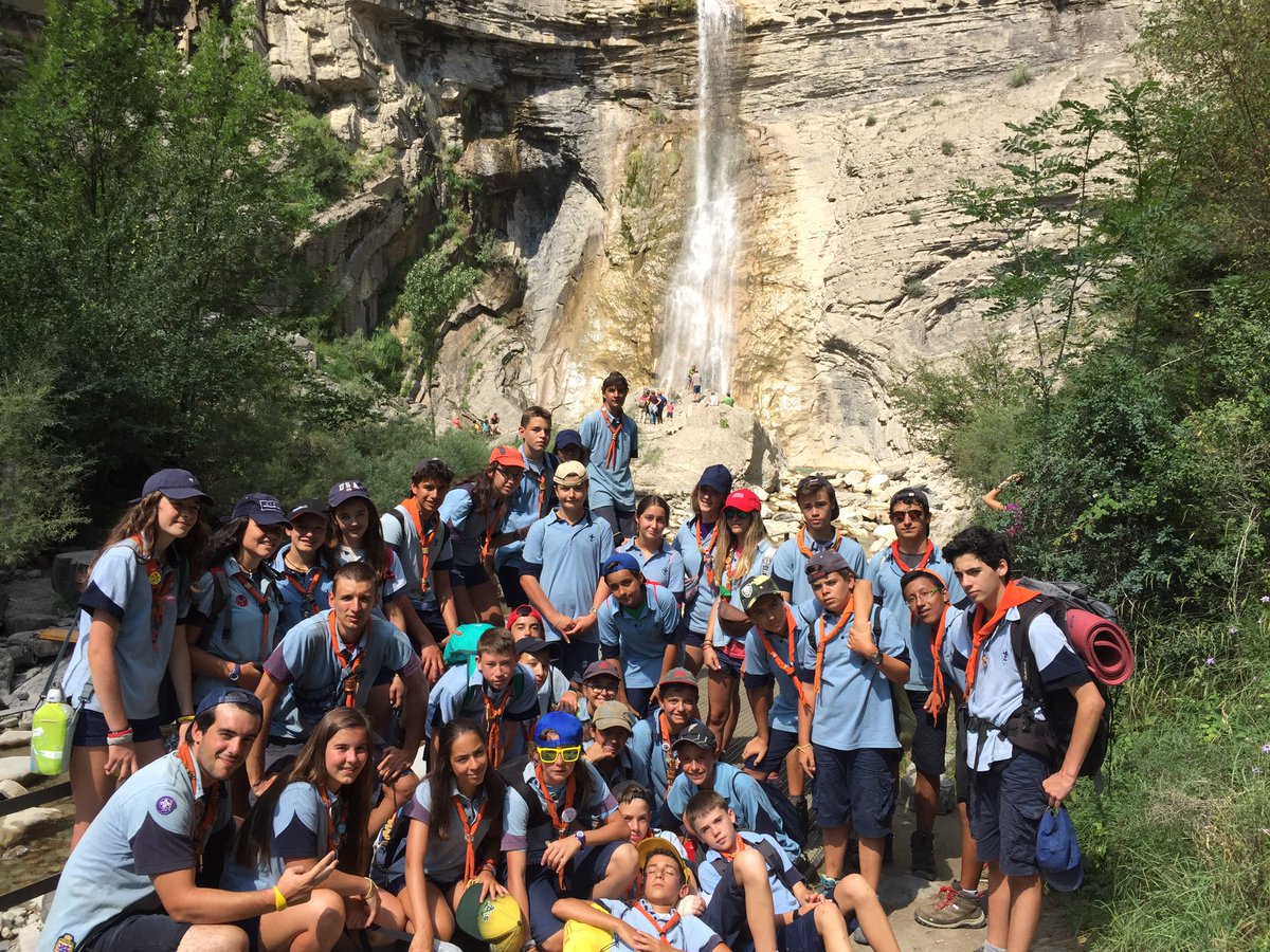 Día de excursión! Hemos venido a ver las cascadas de Broto y luego nos vamos a la piscina 😁😁