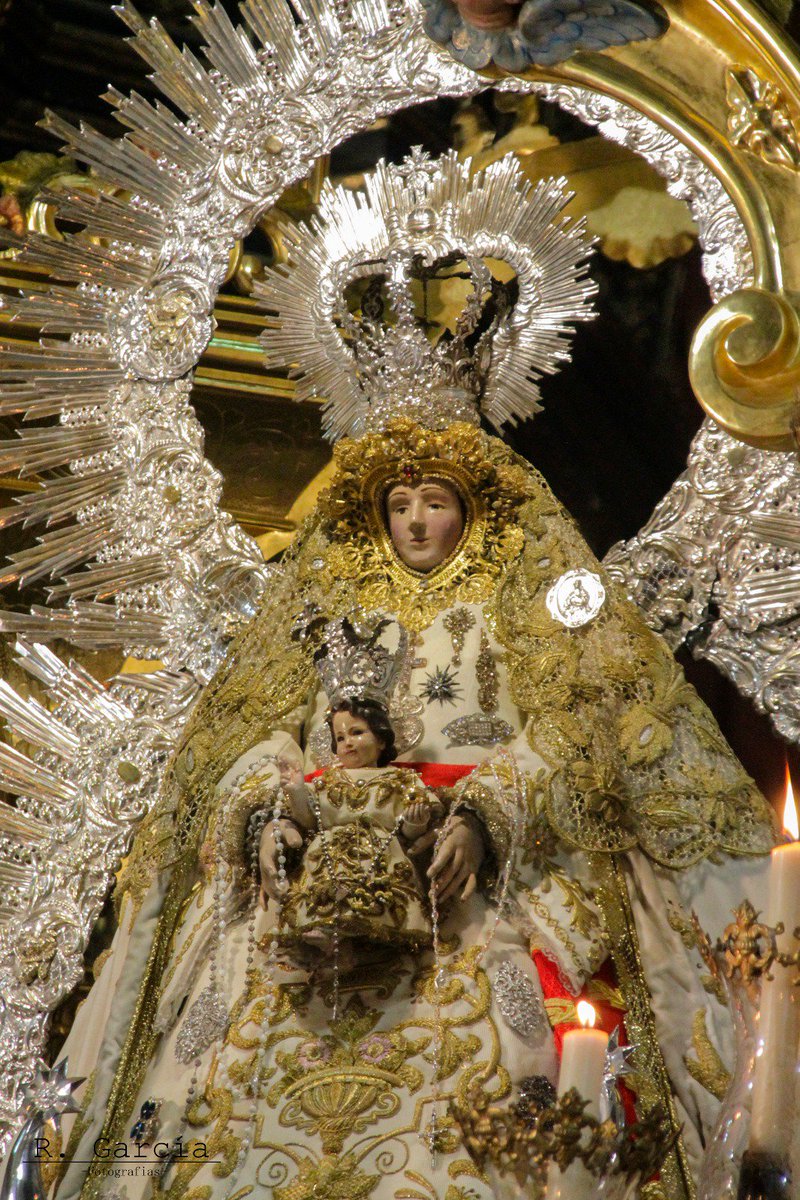 HORA DEL ÁNGELUS.

V. El Ángel del Señor anuncio a María;
R. Y concibió por obra del Espíritu Santo.
Dios te salve, María...
 
📷:<a href="/RubenGarLo/">Rubén López ۞</a>