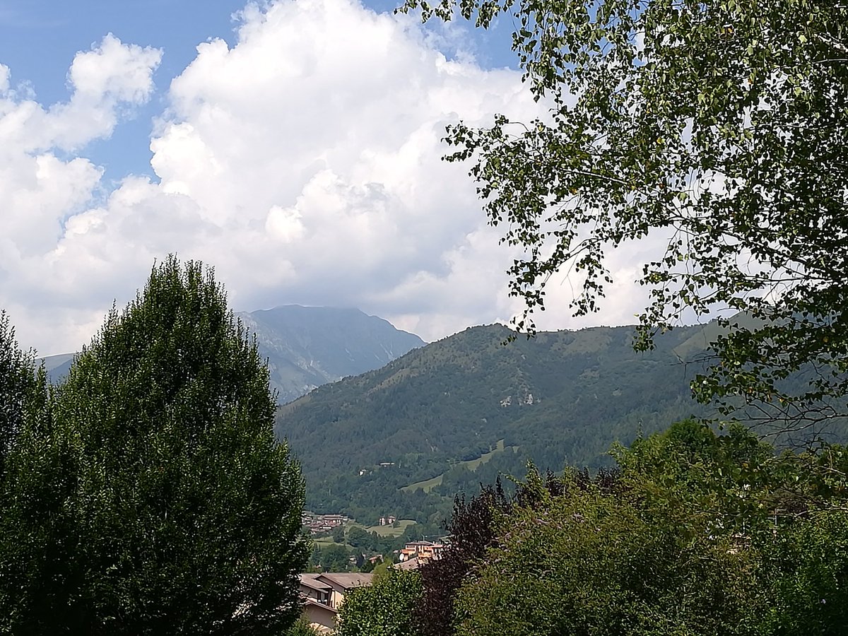 fusi79's tweet photo. Non solo #startup
#Onore mercatini a Klm zero arrivo!
#clusone #rovetta #songavazzo #valseriana @ValSeriana @TurismoBergamo #MadeInItaly https://t.co/DrxKeE4yEc
