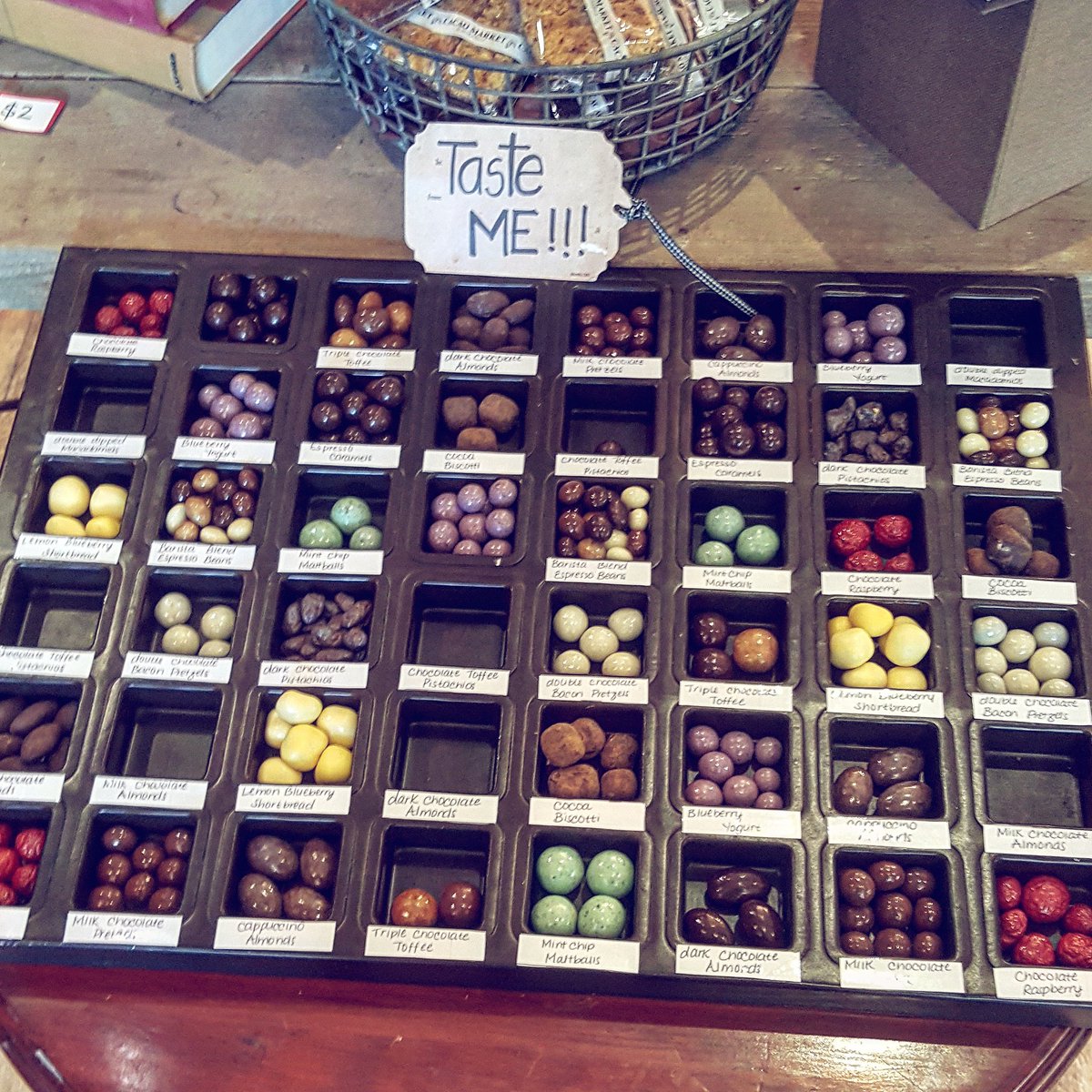 When you step inside <a href="/CacaoMarketNYC/">CacaoMarketNYC</a> and this is how you are welcomed 😻