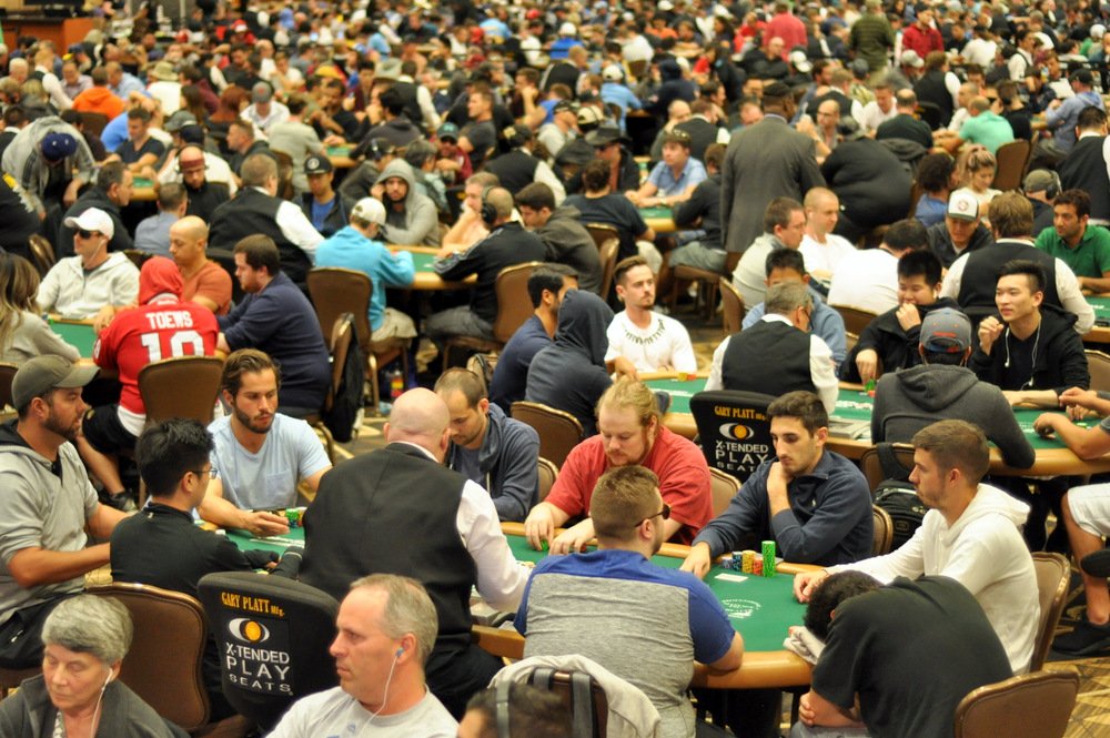 Winamax's tweet photo. C’est ainsi que s’achèvent 51 jours de reportage à Vegas. Un dernier article en forme d’au revoir. Merci ! > https://t.co/YmMHHVvg7K @WSOP https://t.co/l7fRqpzF0g