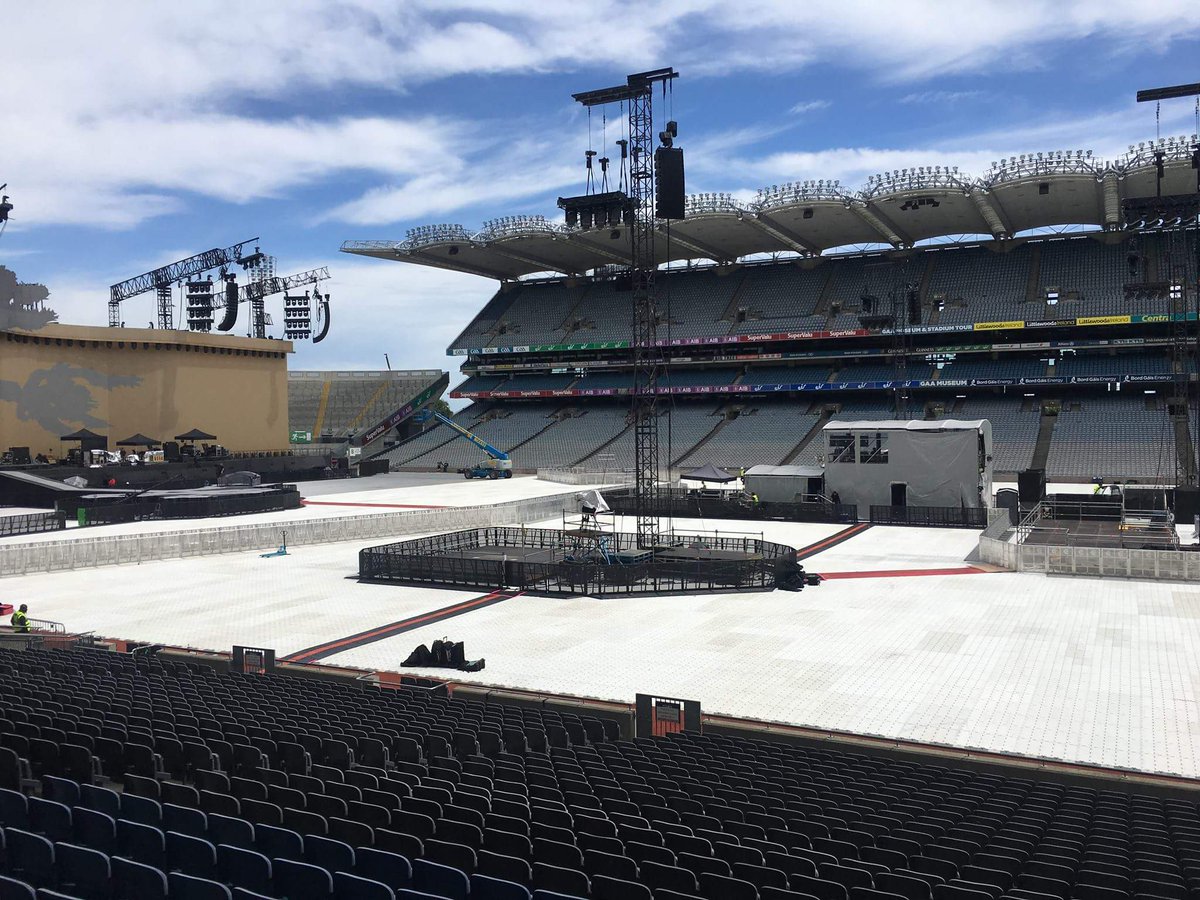 Actavo_Events's tweet photo. Front of stage barrier, viewing platforms, fencing and crowd control proudly supplied for U2's home show in #CrokePark #joshuatreetour2017 https://t.co/CpV9nsFWW0