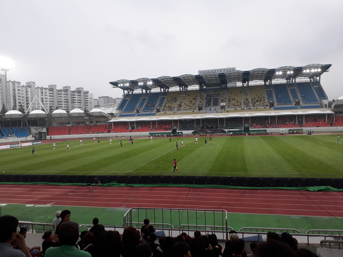 cmhyang1's tweet photo. 성남과수원 축구경기 전반12분에 성남이한골 먼저~~~
오늘은 우리성남이 승리한다 ^^ https://t.co/q9RIn4byny