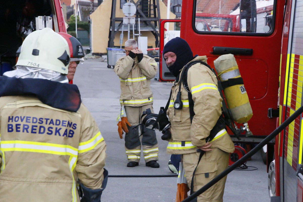 pressefotosdk's tweet photo. Mindre brand hos Dragør røgeri søndag morgen
#brand #roegeri #dragoer https://t.co/c7GHaFTA7K