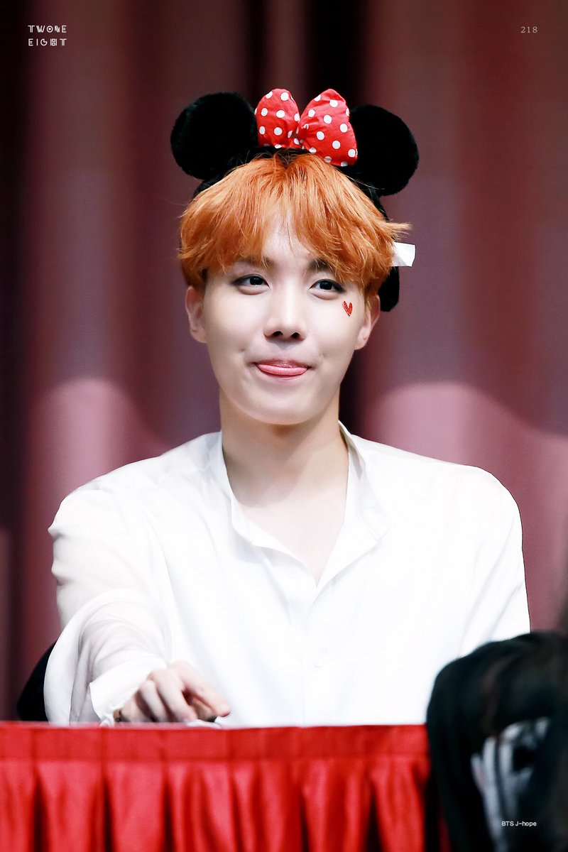 218_jhope's tweet photo. 161029 호바...😋💓 https://t.co/PyQyn5SXBj