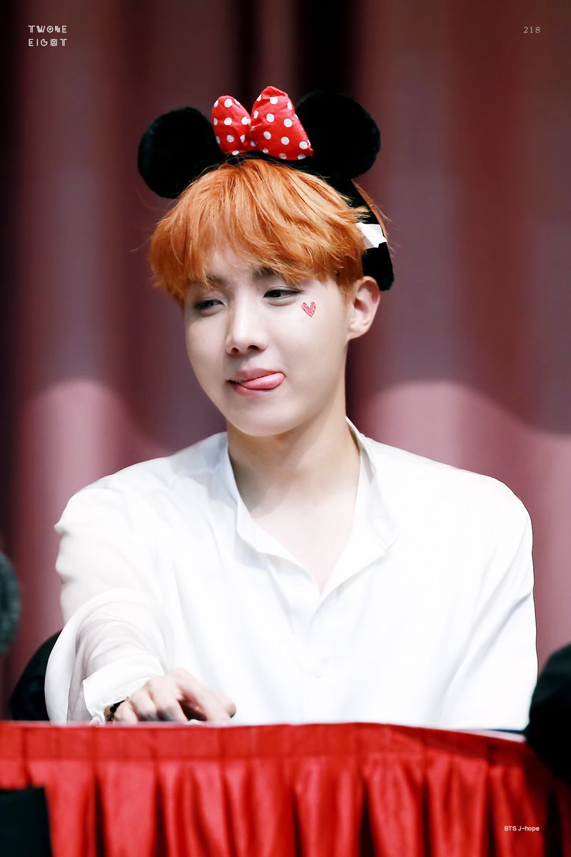 218_jhope's tweet photo. 161029 호바...😋💓 https://t.co/PyQyn5SXBj