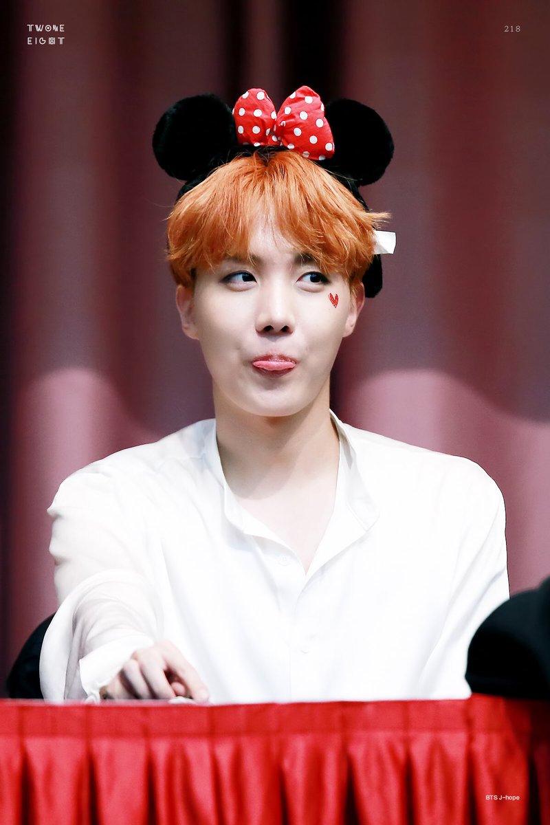 218_jhope's tweet photo. 161029 호바...😋💓 https://t.co/PyQyn5SXBj