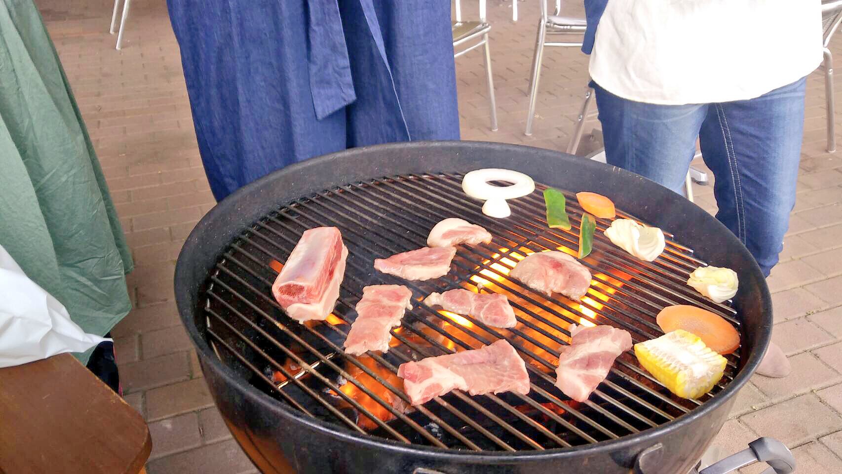 ふたごを授かったまりも 14w 友達と千葉動物公園で手ぶらbbqしてきたーー たくさん喋ったし肉も美味しかったし 動物も可愛かった お祝いもたくさんもらってしまって恐縮すぎた ﾟdﾟ あとでアップしよww T Co Kgly3aliid Twitter