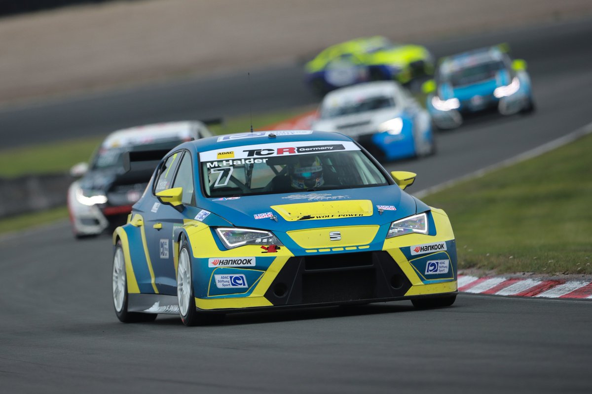 4 #SeatLeón in the Top 10 in #TCRGermany R2! Best one Halder in P4 from P9! #GoSEAT 4 #CupRacers en el Top 10, con Halder 4º. ¡Vamos #SEAT!