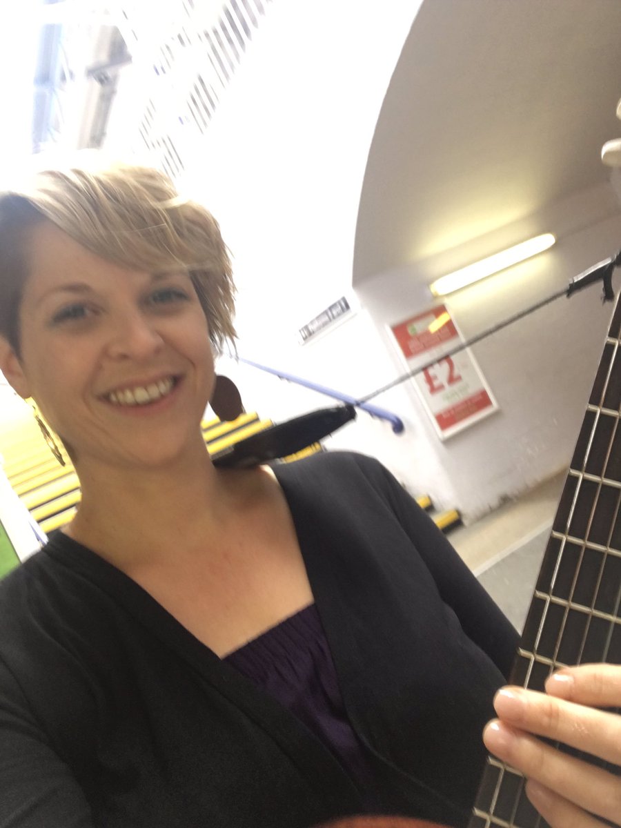 More minstrelling! At Margate Train Station for #SESummerSounds <a href="/Se_Railway/">Southeastern</a> @FoundInMusic