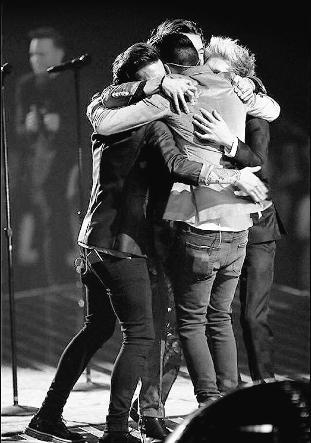 7 anos de formação
5 álbuns
4 turnês
91 músicas
2 filmes
16 videoclipes
+93 tatuagens
1 banda
1 sonho
One Direction
#7YearsOfOneDirection