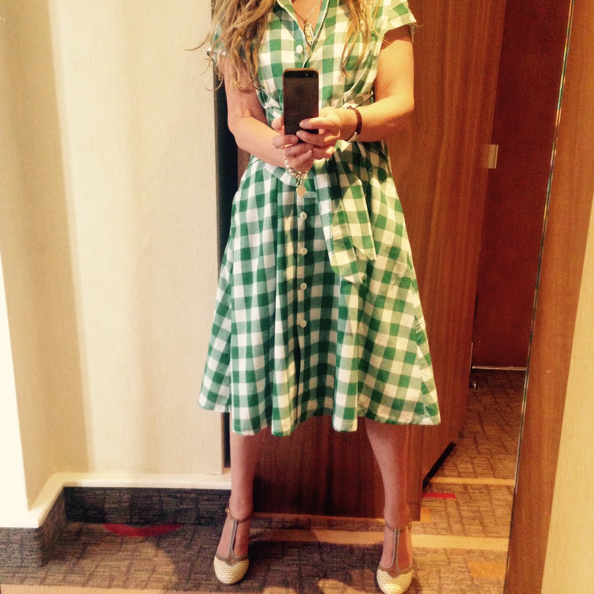 RetunedStyle's tweet photo. Meet Meryl in Green Gingham #meryldress #retunedstyle #gingham #green #madeintheuk #sourcebritish #headlessselfie #pure ❤️👗❤️ https://t.co/4mm49WGKbo