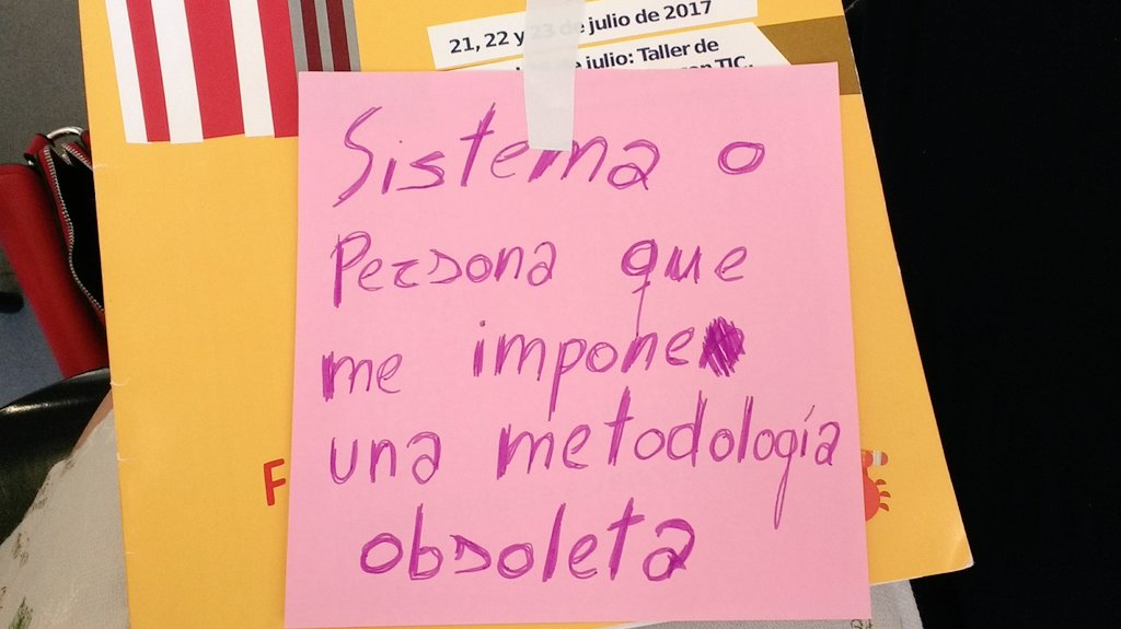 Subiunctivus's tweet photo. En el taller de dramatización de @rua_vanesa me han pegado esto a la espalda y me han salido muchos haters 😛 #ProfeDeELE17 https://t.co/5ypbXjCTVa