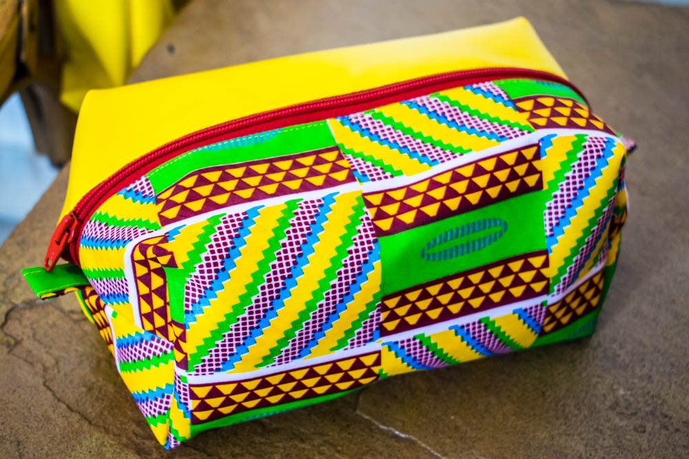 Kurlycheeks's tweet photo. Just finished making these makeup bags because ladies need unique bags to store their toiletries...😊😊 https://t.co/PfVw9nqb7C